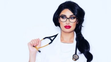 صورة توضيحية - لين كلايف تواصل حملتها للمشاركة في مسابقة ملكة جمال العالم