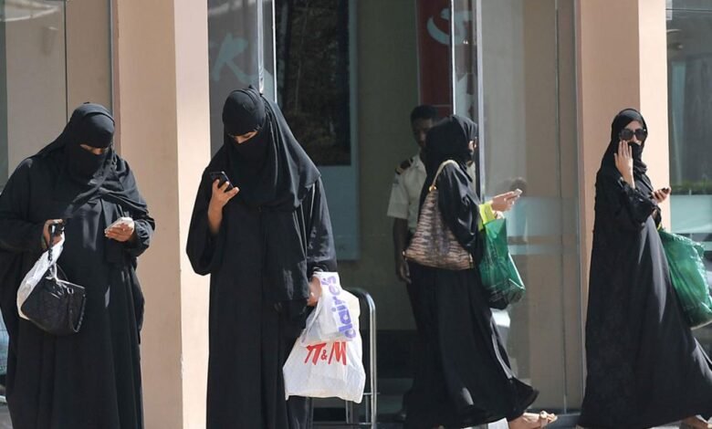 السعودية تحظر إعلانات مشاهير التواصل دون ترخيص