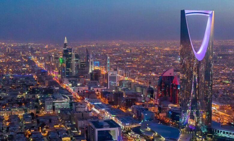 السعودية توقع 49 صفقة استثمارية غير نفطية في 3 أشهر