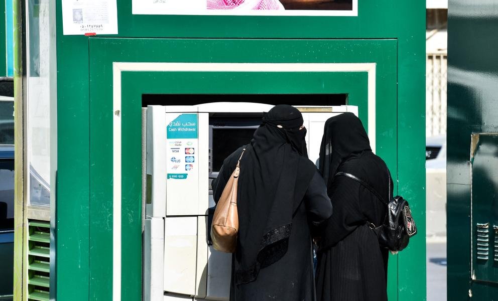 السعودية توقف عصابة للاحتيال المالي