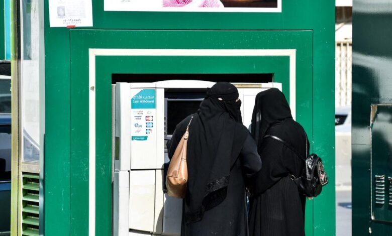 السعودية توقف عصابة للاحتيال المالي