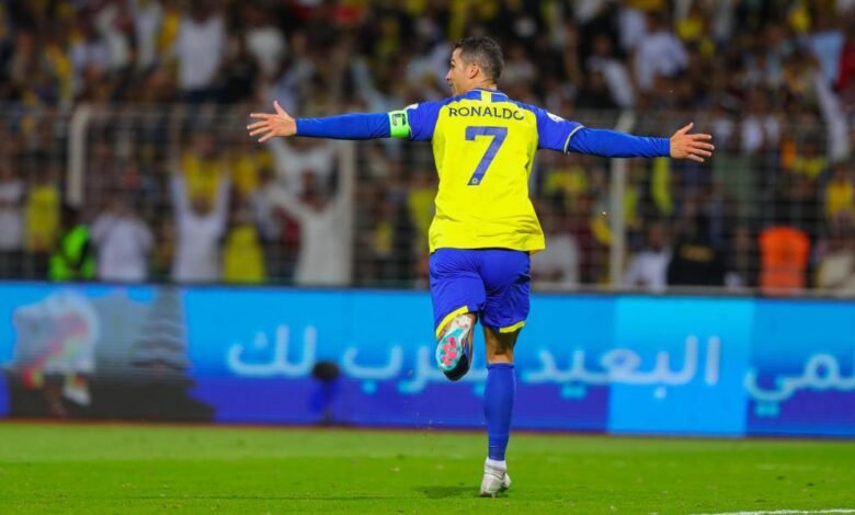 رونالدو يسجل رباعية ويقود النصر لصدارة الدوري السعودي