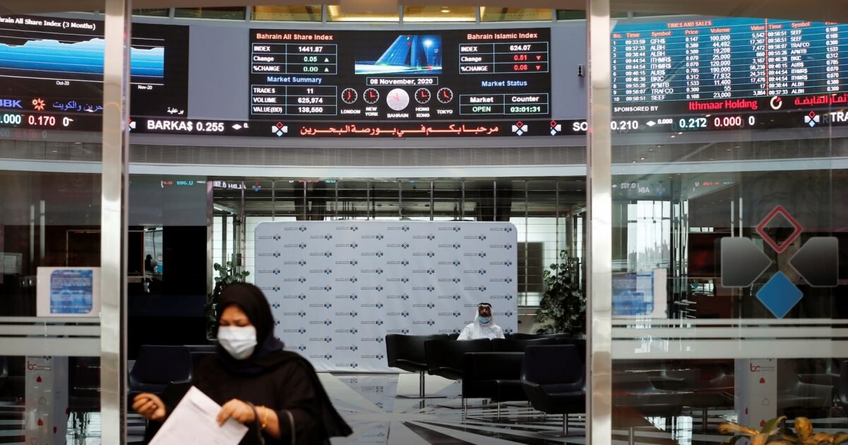 دبي وأبوظبي وقطر تتراجع أيضاً مع قلق حول شحنات الغاز ومضيق هرمز