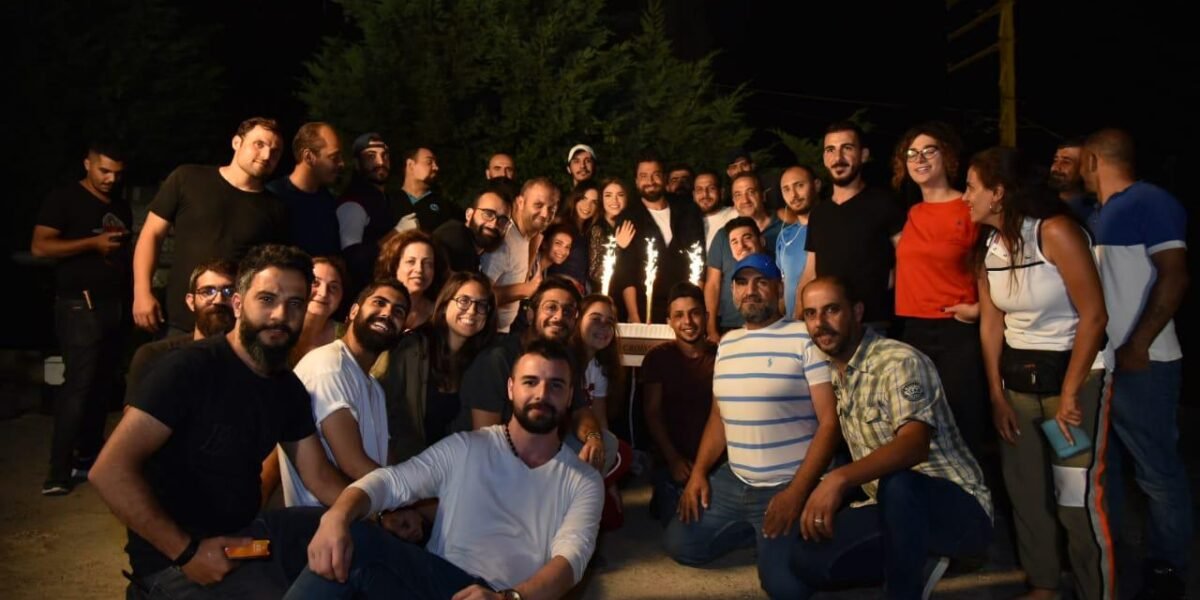 أسرة مسلسل من الآخر تحتفل بإنتهاء التصوير - صورة مميزة أسرة مسلسل من الآخر تحتفل بإنتهاء التصوير