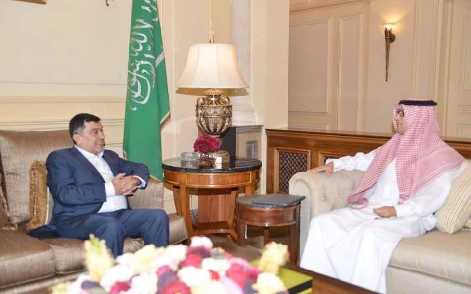 سفير خادم الحرمين الشريفين في لبنان يستقبل رئيس مجلس إدارة طيران - صورة مميزة سفير خادم الحرمين الشريفين في لبنان يستقبل رئيس مجلس إدارة طيران
