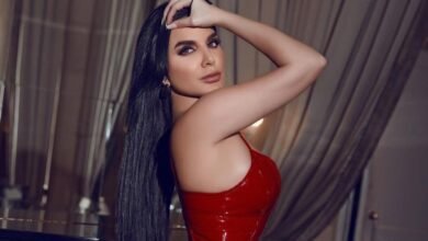Model Mira Loves Distinction and Differences in all Domains of Life