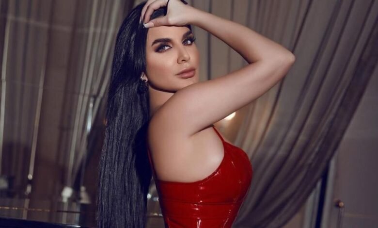 Model Mira Loves Distinction and Differences in all Domains of Life