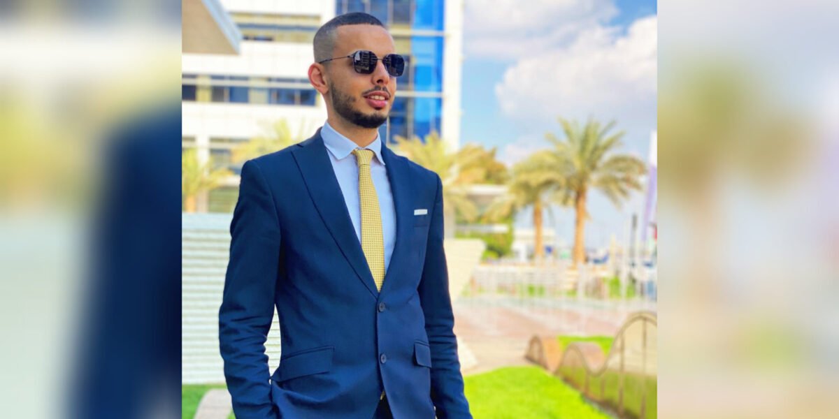 آدم حموري بين قطاع الخدمات والمال - صورة مميزة آدم حموري بين قطاع الخدمات والمال