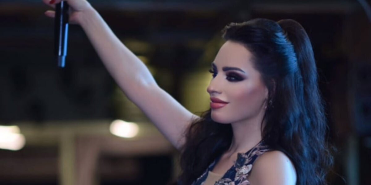 أريج تناري تحيي حفلاً غنائياً في مدينة اهدن