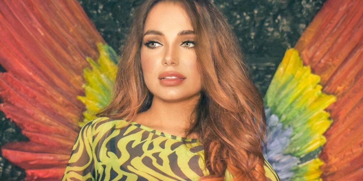صورة مميزة: الفنانة اللبنانية جنى في لقاء عبر خبر عاجل TV أول فنانة عربية تقدم حفل مباشر عبر تطبيق تيك توك