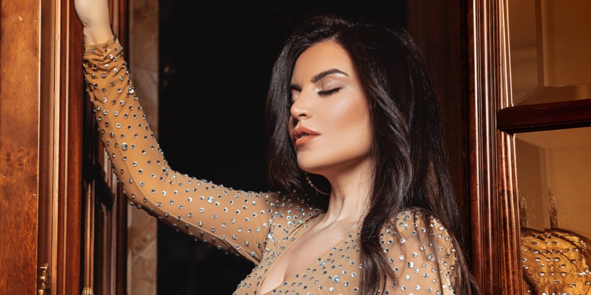 الفنانة ميرا مخايل تحتفل بعيد ميلادها - صورة مميزة صورة مميزة: الفنانة ميرا مخايل تحتفل بعيد ميلادها