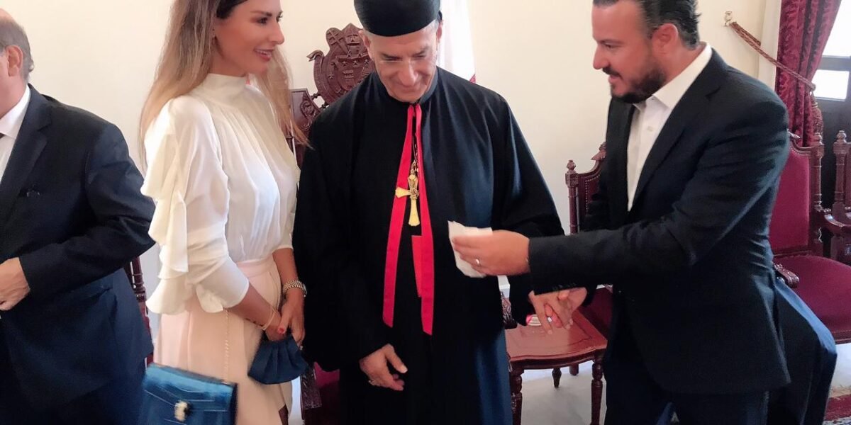 كاتيا كعدي وعريسها يباركان زواجهما بزيارة الى غبطة البطريرك - صورة مميزة صورة مميزة: كاتيا كعدي وعريسها يباركان زواجهما بزيارة الى غبطة البطريرك
