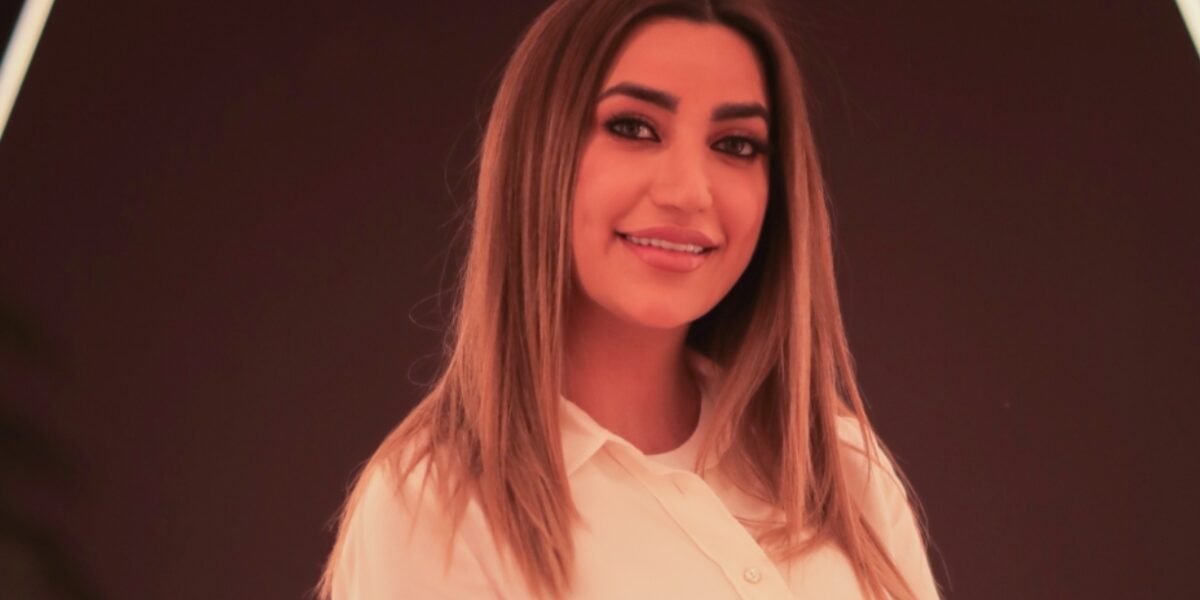 نجمة تيك توك لمى شريف تطلق عبر جلسات وايت بس